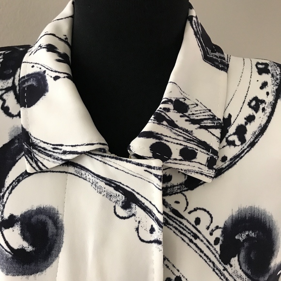 ESCADA - Picture 4 of 8